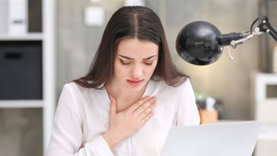 طبيب يوضح الفرق بين الفطر الأسود وأمراض الحساسية| فيديو