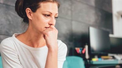 سن اليأس والدورة الشهرية.. اعرفي أسباب الإصابة بآلام أسفل الظهر