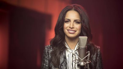 ناقد فني يكشف أسباب اعتزال آمال ماهر| فيديو 