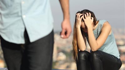 فاتن تطلب إثبات طلاقها: «عشت 38 سنة خدامة تحت رجليه مع خيانته ليا كل يوم»