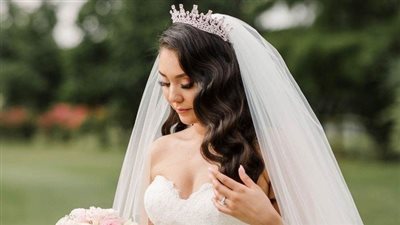 كيف يمكنكِ اختيار تاج العروسة؟.. تعرفي على الشكل المناسب أكثر لوجهك