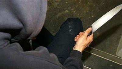 عامل يطعن شاب بسكين بسبب معاكسة فتاة في الدقهلية 