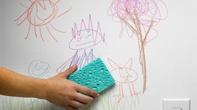 بدون كيماويات.. نظفي جدران منزلك بطريقة صحية وآمنة