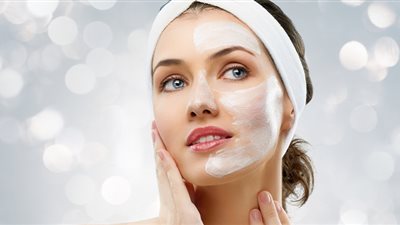 كُلي مخلل ..هاني الناظر يكشف أغرب طريقة لحماية البشرة من أشعة الشمس | فيديو