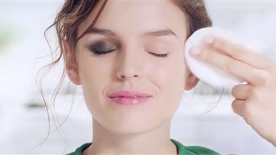 كيف تصنعين مزيل مكياج طبيعي في المنزل ؟