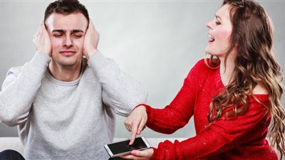 «جوزي بيهرب من المسؤولية».. أخصائية نفسية تقدم طرق التعامل