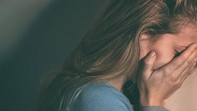 عزة تطلب الخلع: 