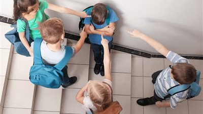 «احمي طفلك من التنمر».. نصائح لمواجهة السخرية من حديثي الولادة