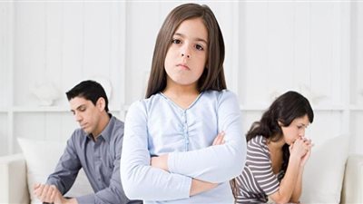 بعد طلاق الأم والأب.. روشتة التعامل مع الأطفال| فيديو
