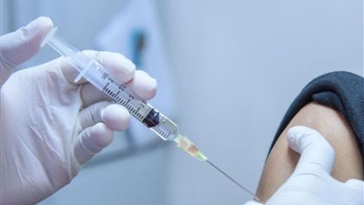 جامعة الأزهر تواصل تطعيم منسوبيها بالجرعة الثانية لفيروس كورونا