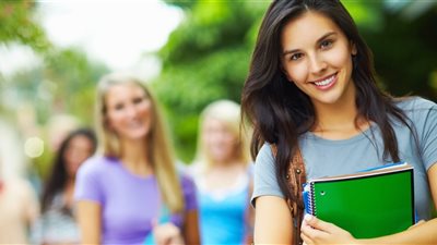 هل تحرر بنات الجامعة سكة ضياع؟.. متخصصون: سطحيين ولابد من ضوابط