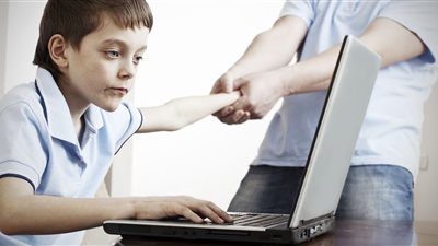 12 خطوة للتخلص من إدمان مواقع التواصل الاجتماعي.. تعرفي عليها | فيديو