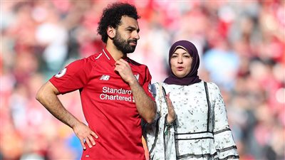 هل انفصل محمد صلاح عن زوجته؟ وسر بقائها في قريته ببسيون
