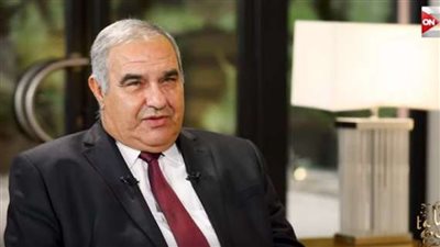 رئيس الدستورية العليا: المرأة لا تقل وعيًا وفكرًا عن الرجل 