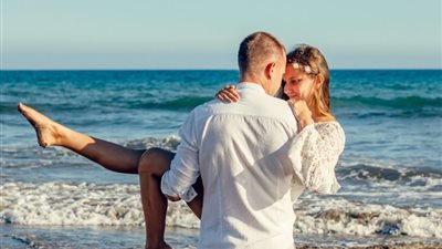 كيف استمتع بشهر العسل؟.. 3 نصائح لأجمل الأوقات