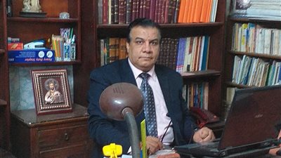 عن فيديو «ملائكة وشيطان».. قانوني: السجن 3 سنوات في انتظار الأب