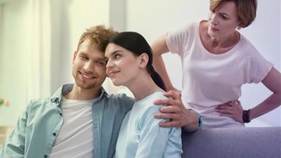 «أمي تكره خطيبي».. أخصائي نفسي تكشف عن الحل السحري للفتيات