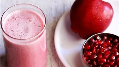 عصير الرمان والتفاح غني بالعديد من الفوائد المبهرة.. تعرفي عليها