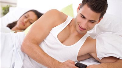 «يتبع طقوس الإيمو».. رشا تطلب الطلاق من زوجها: 