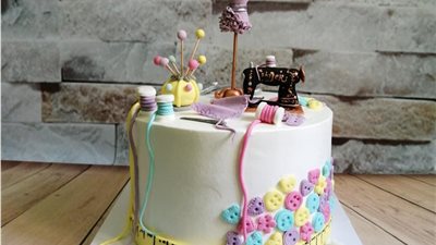 بـ«الكيك والسينابون».. «سهام» تكسر حواجز الرفض لعملها في مجال «الهاند ميد»