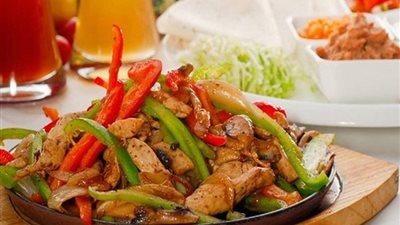 لمحبي الأكلات الحريفة.. طريقة عمل فاهيتا الدجاج الحارة