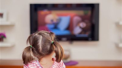 احذري.. التلفزيون سبب تأخر النطق لدى الأطفال.. تعرفي على التفاصيل