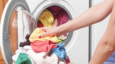 حافظي عليها.. 3 خطوات للاستخدام الصحيح لـ«غسالة الملابس»