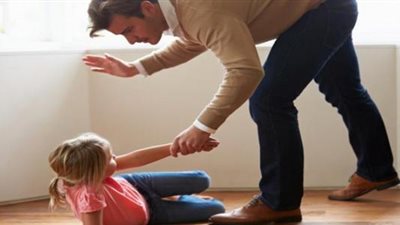 نيابة حلوان تُحقيق مع العم المتهم بضرب طفلي شقيقه وتعذيبهما