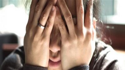 رجل أعمال يُلقي «مية نار» على وجه طليقته أثناء قيادتها سيارة بالتجمع الخامس