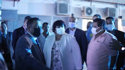 خلال حضورها «عاشق ومداح» وزيرة الثقافة تشيد بفرقة رضا: مضمون رائع