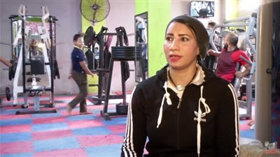 صعيدية فوق العادة.. «صباح» تدرب الرجال على رياضة الملاكمة| فيديو