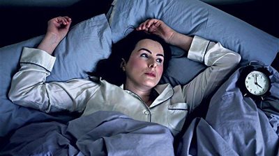 منها سن اليأس.. 7 أسباب طبية لعدم قدرتك على النوم