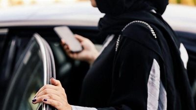 «فضيحة على الأسفلت».. سائق يتحرش بطالبة جامعية داخل سيارته 