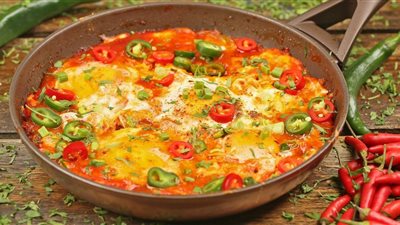 وجبة سريعة التحضير تُنقذكِ من الأزمات.. طريقة عمل الشكشوكة