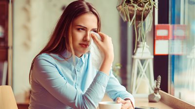 البكاء «مش قلة حيلة».. للدموع 6 فوائد