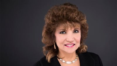 «ليلى بنس».. مصرية تدير استثمارات تقدر بـ2 بليون دولار في أمريكا (فيديو)