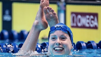 سباحة أمريكا ليلي كينج تتأهل لأولمبياد طوكيو وتدافع عن السيدات