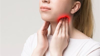 الغدة الدرقية.. تعرفي على أسباب الإصابة وروشتة العلاج 