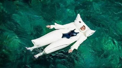  «المايوه العوامة» تقليعة جديدة تُثير سخرية البنات ..صور