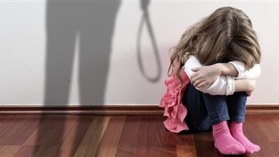 بيعذب عيالي عشان أرجعله.. لبني تصرخ وتطلب ضم طفليها