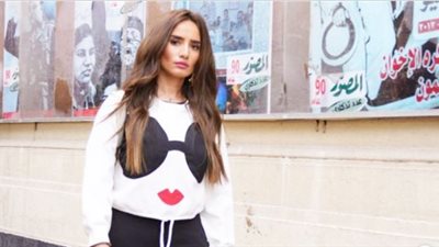 زينة تنشر صورًا جديدًا: «أنا اتخدعت في أقرب الناس ليّا» 