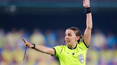 «ستيفاني فرابارت».. أول حكم «نسائي» لدوري أبطال أوروبا