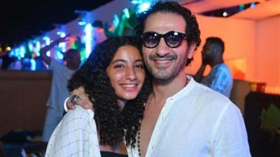 أحمد حلمي مع ابنته.. رقص وغناء| فيديو