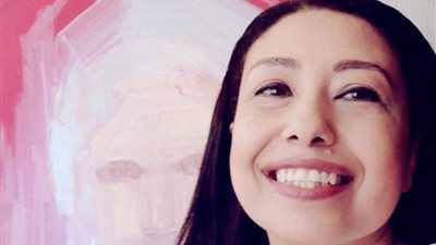 الفنانة التشكيلية وفاء ياديس تحتفل مع أطفال العالم بيوم التناغم والسلام في مصر