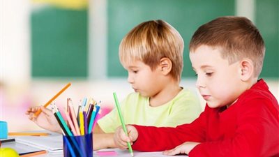 تأهيل الطفل للقبول بالمدرسة أزمة كبرى.. وطبيب نفسي يقدم نصائح للأمهات في الإنترفيو 