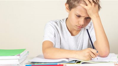 يُصيب 20% من أطفال العالم.. «خط اليد» يكشف المعاناة من «عسر الكتابة»