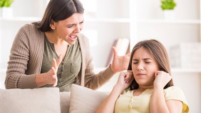 للأم العصبية.. 3 أمور تُحسن من علاقتك بأبنائك 