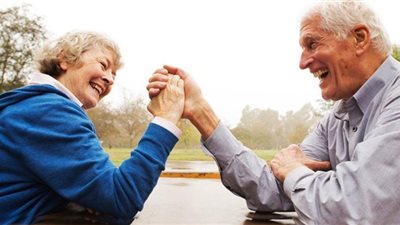 زواج الونس.. اخلعي الوحدة والبسي فستان الفرح بعد الـ 60 