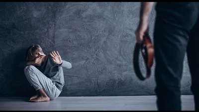 زوجي يضرب طفلي.. ماذا أفعل؟.. خبيرة علاقات أسرية تقدم الحل