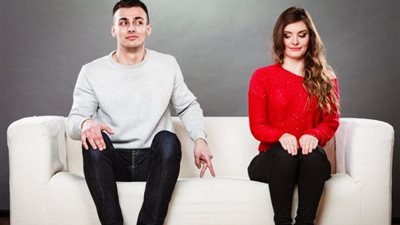 للمُقبلات على الزواج.. استشاري علاقات زوجية تُحذر: «الأدب مش كل حاجة»